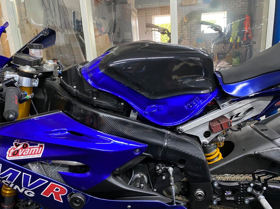 Yamaha R6 17 Evo B Tank Cover Veloxracing Com Ftecu Flash Tune Rotobox Graves Motorsports Europe Ohlins Ktech